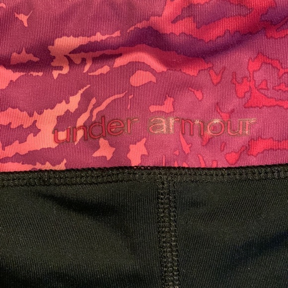 Black and pink UNDER ARMOUR spandex shorts - Picture 3 of 4